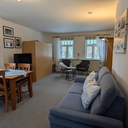 Grosse Warf Mit Rasenflaeche * Ockholm