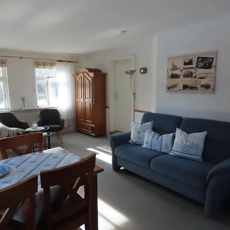 Grosse Warf Mit Rasenflaeche Lägenhet *