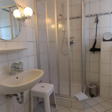 Apartment Grosse Warf Mit Rasenflaeche *