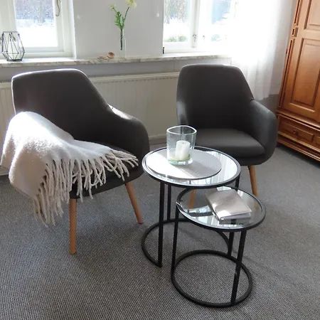 Apartment Grosse Warf Mit Rasenflaeche