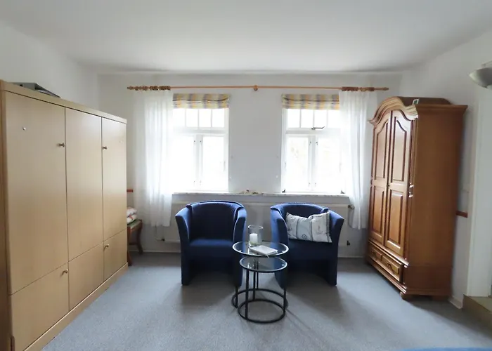 Grosse Warf Mit Rasenflaeche Ockholm